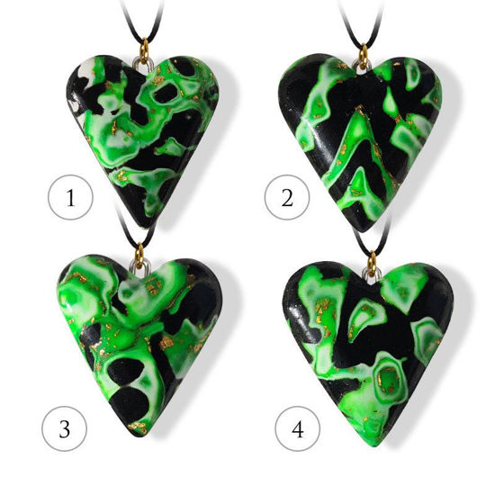 Håndlaget hjertesmykke Hidden Magic, grønn mønster 24x28 mm - 28020733